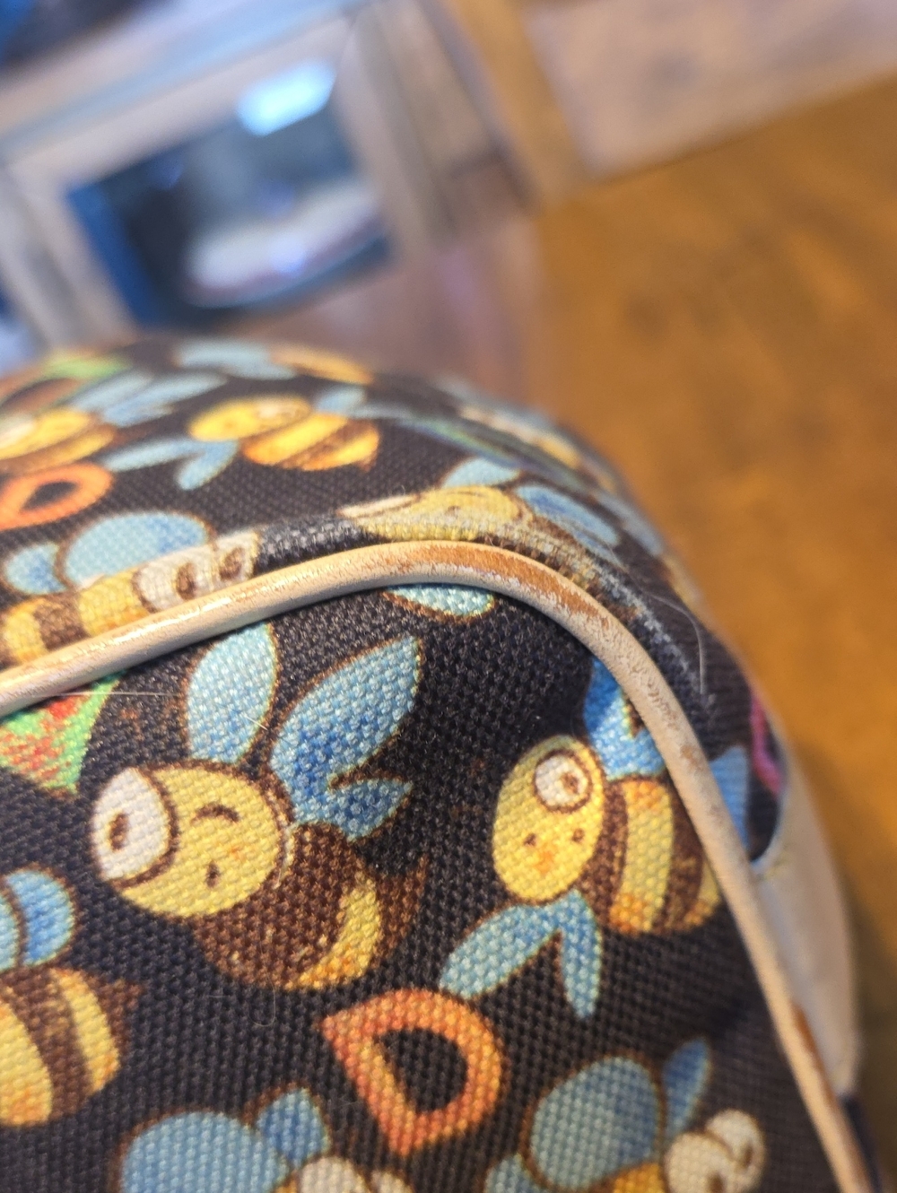 Dooney & Bourke  Bee Print Drawstring Shoulder Bag Rare - Picture 7 of 16